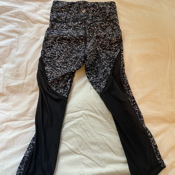 LULULEMON LEGGINGS - SIZE 2 - Picture 2 of 6